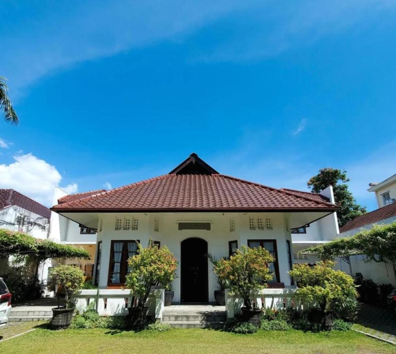Clemmie Huis Yogyakarta Exterior photo